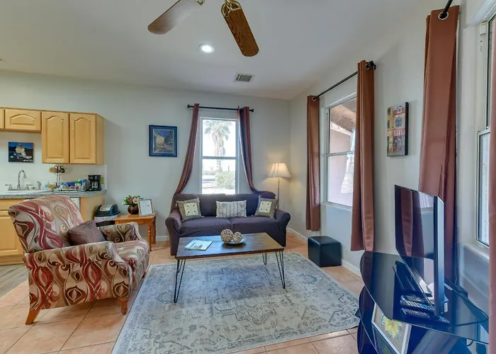 Vacation W/ Community Pool & Courtyard * Eloy