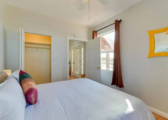 Vacation W/ Community Pool & Courtyard * Eloy