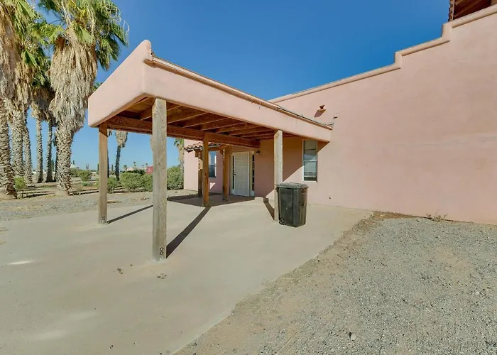 Vacation W/ Community Pool & Courtyard