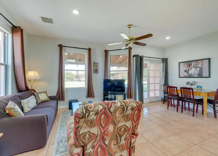 Vacation W/ Community Pool & Courtyard